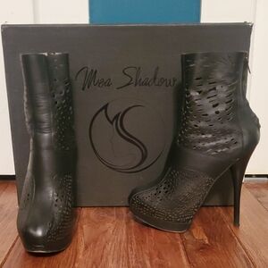 Mea Shadow Black Leather Lazer-cut Heeled Boots